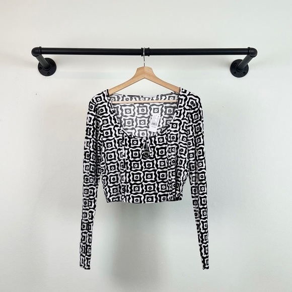 NWT Pacsun Cares Pumpkin Seamed Keyhole Long Sleeve Printed Top - Picture 4 of 7